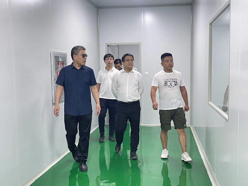 石嘴山市惠農(nóng)區(qū)委副書記、區(qū)長馬仲武 蒞臨寧夏興康恒潤農(nóng)業(yè)科技發(fā)展有限公司指導(dǎo)工作